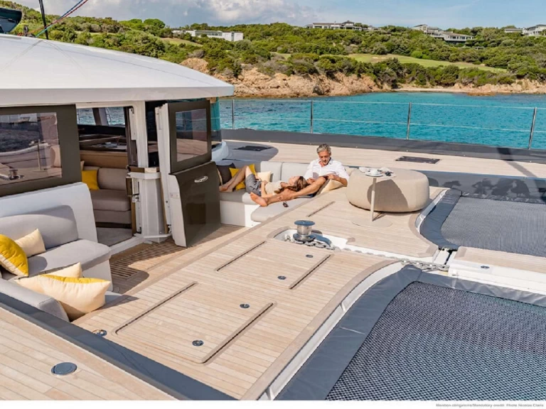 Bareboat Rental Luxury Yacht Lagoon with a boat licence
