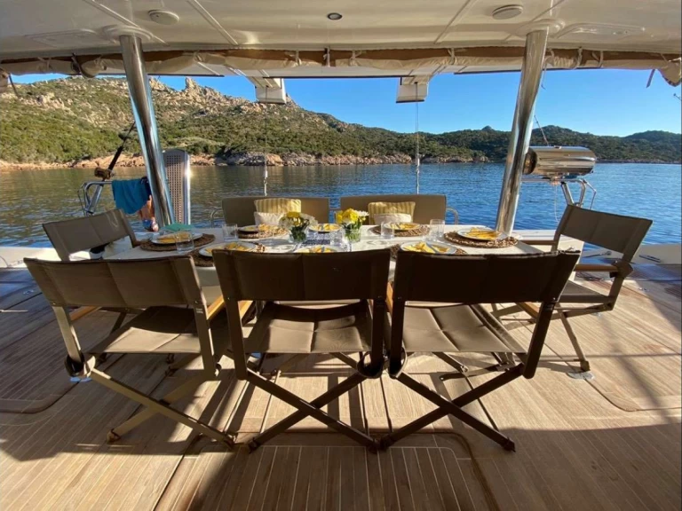 Bareboat Rental Luxury Yacht Sunreef with a boat licence