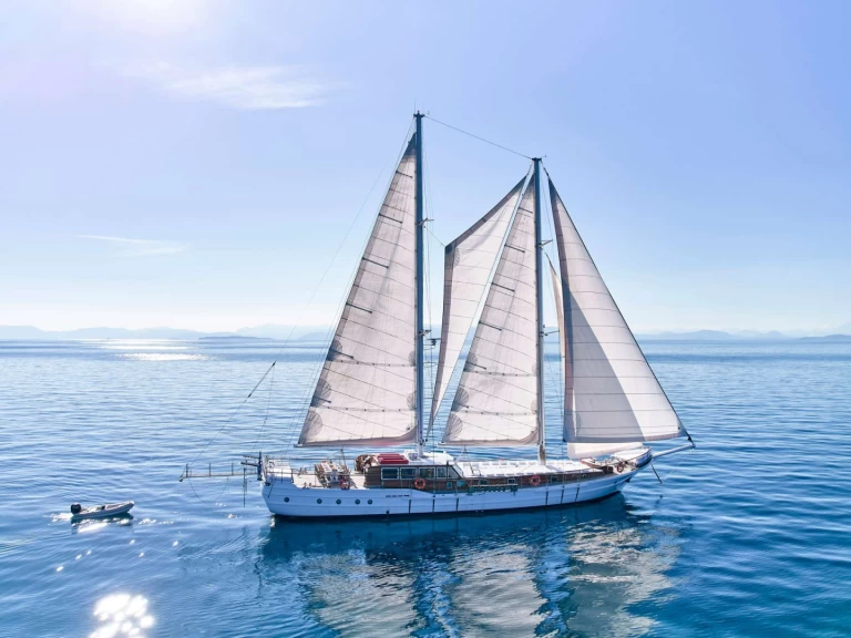 Custom Gulet-Motor Sailor WHITE PEARL in Piraeus on SamBoat