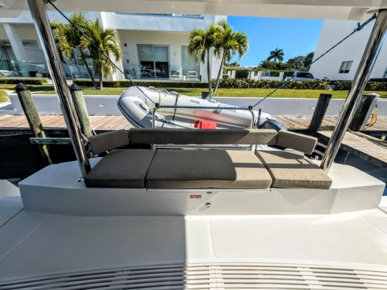 Catamaran for rent Nassau at the best price