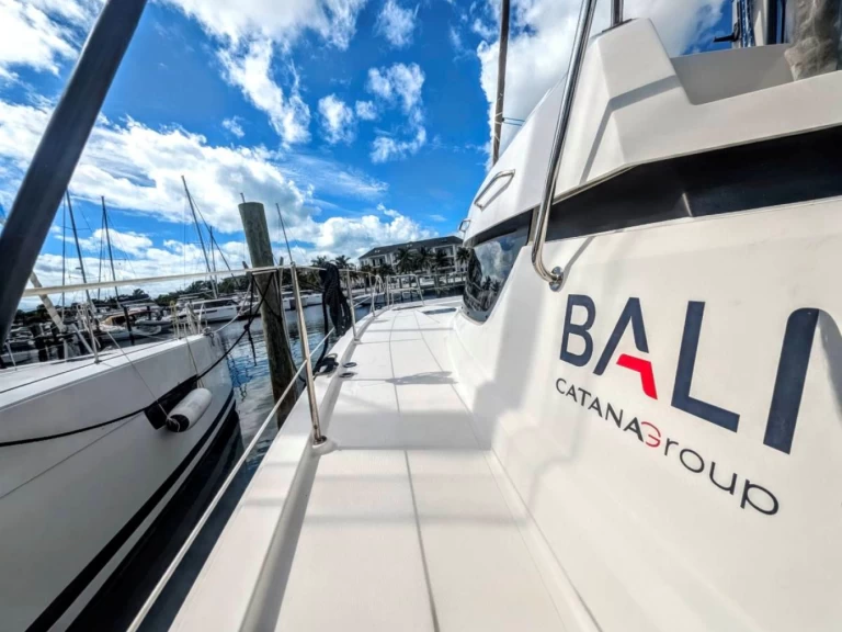 Catamaran for rent Nassau at the best price