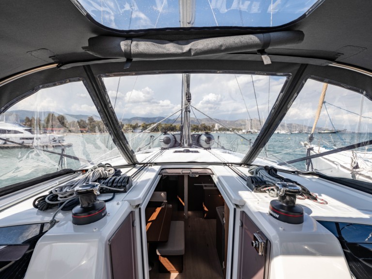 Bénéteau Oceanis 40.1 in Néa Péramos on SamBoat