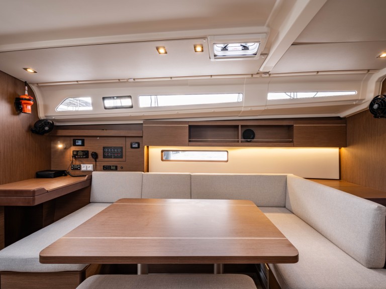 Yacht charter Néa Péramos cheap Oceanis 40.1