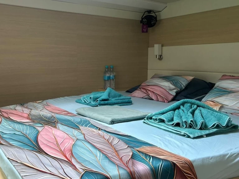 Yacht charter Eden Island cheap Lagoon 620