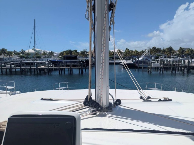 Catamaran rental in Nassau - Lagoon Lagoon 46