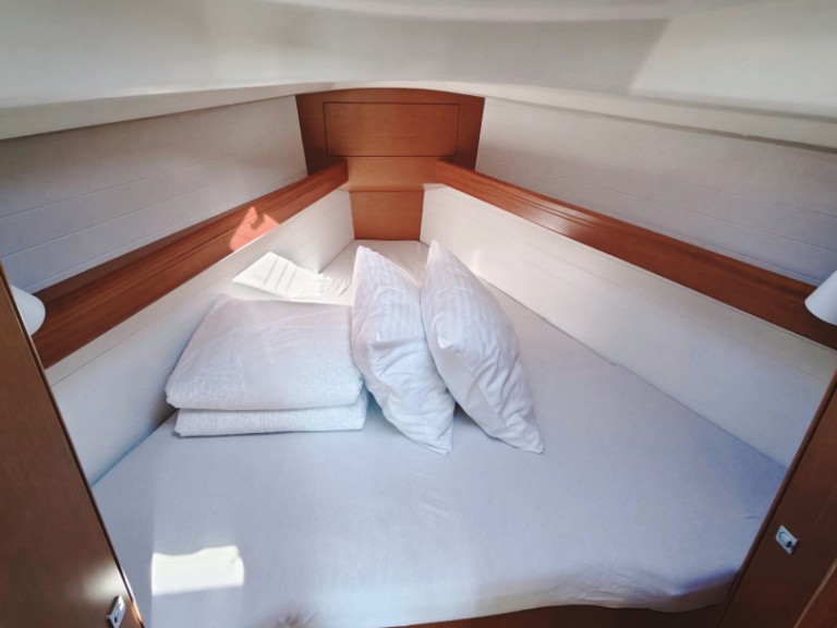 Rent a Bavaria Cruiser 34 Punat