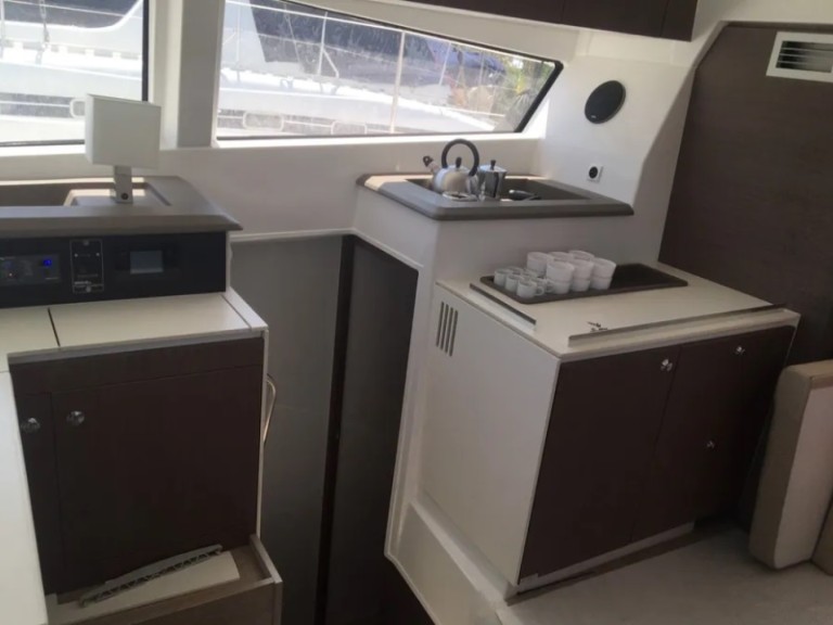 Bali Bali 4.1 charter bareboat or captained in  Lygia