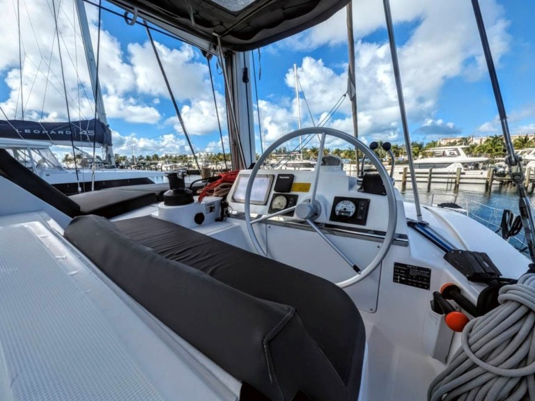 Catamaran rental in Nassau - Bali Bali 4.2