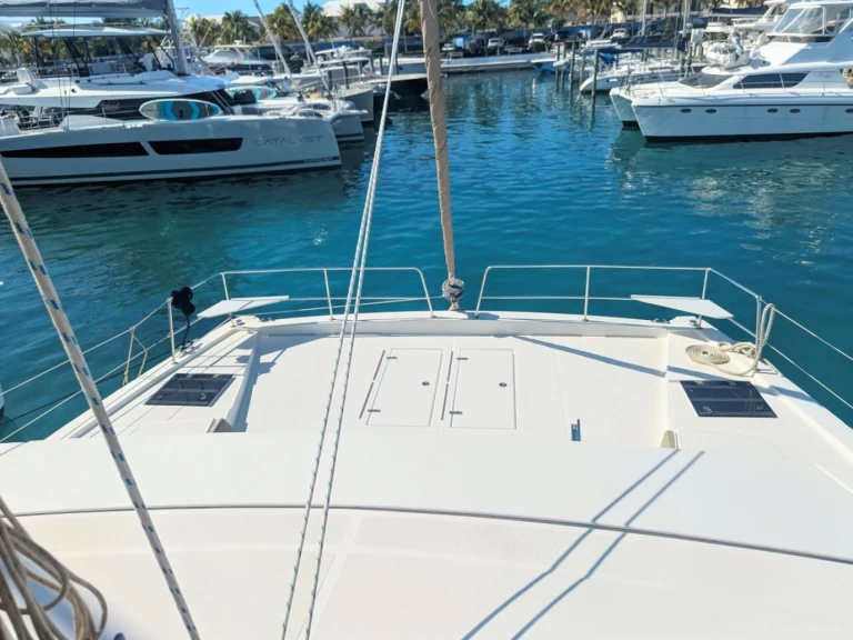 Catamaran for rent Nassau at the best price