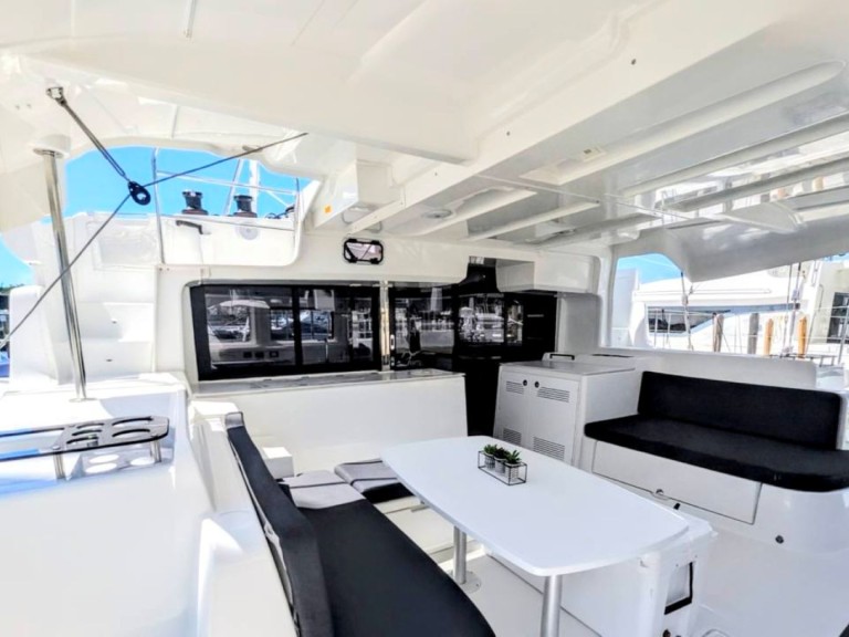Yacht charter Nassau cheap Lagoon 46