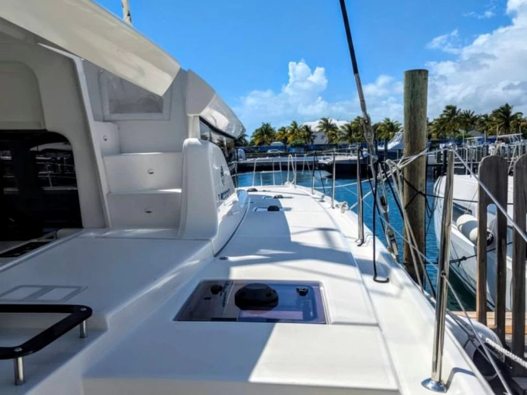 Catamaran rental in Nassau - Lagoon Lagoon 46