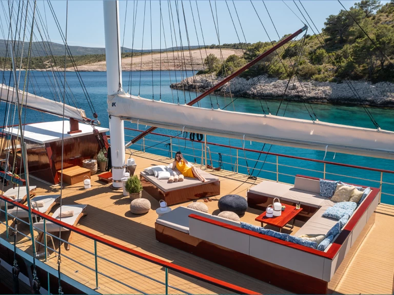 Yacht charter Stobreč cheap M/S Romanca