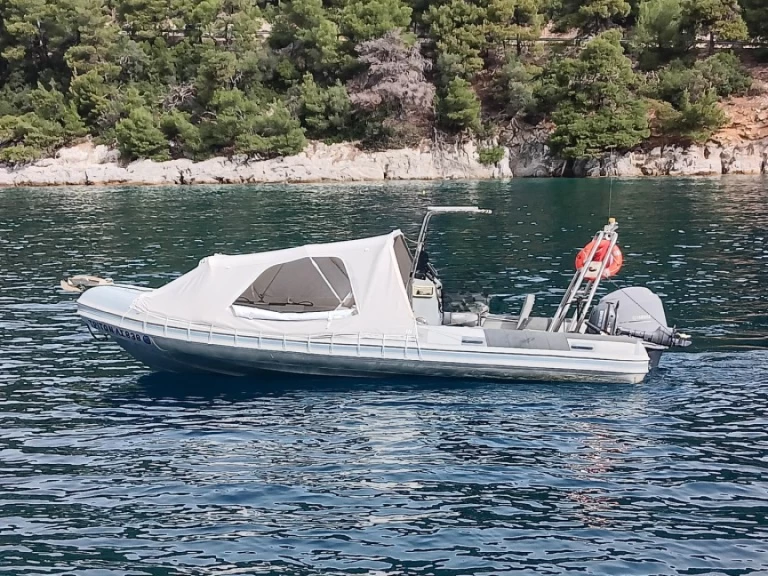 Bareboat Rental Motorboat Oceanic with a boat licence