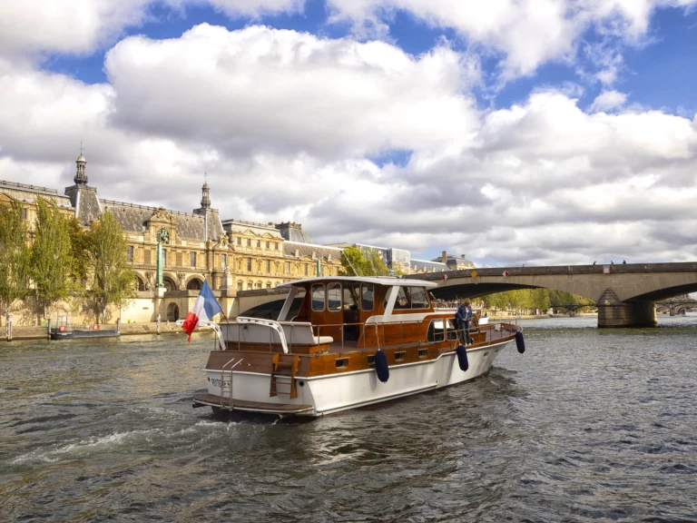 Luxury Yacht rental in Paris - Croisière sur un Yacht privé
