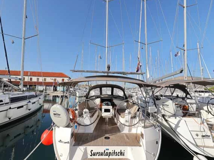 Boat rental Bavaria Cruiser 37 in Pula on Samboat