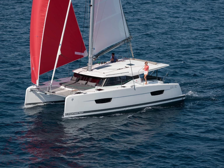 Boat rental Fountaine Pajot Isla 40 in Alimos on Samboat