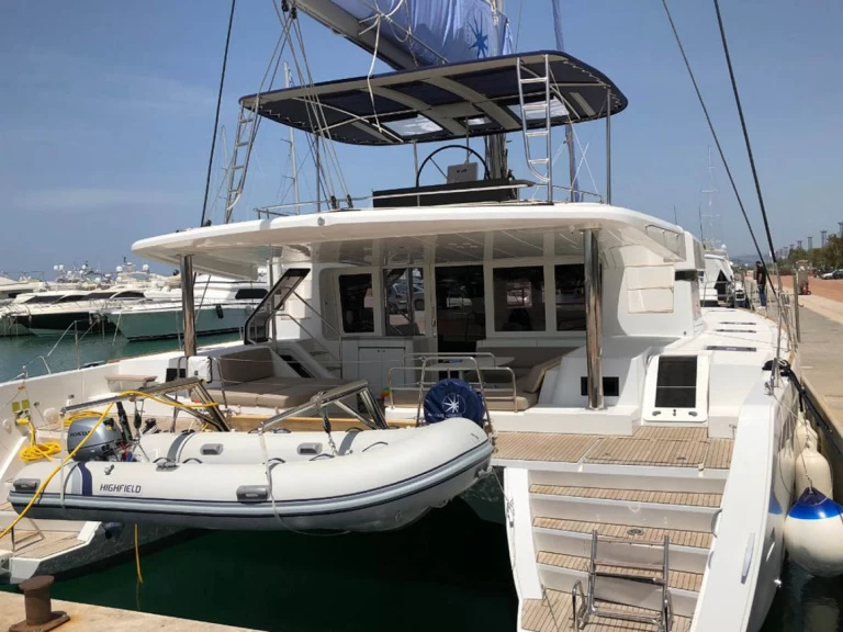 Bareboat Rental Catamaran Lagoon with a boat licence