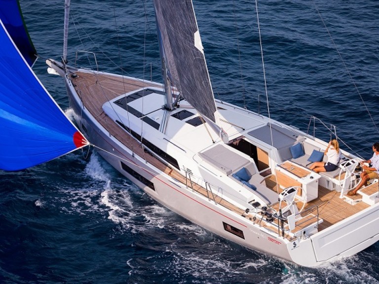 Bénéteau Oceanis 46.1 charter bareboat or captained in  Alimos