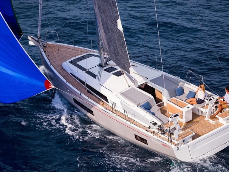 Bénéteau Oceanis 46.1 charter bareboat or captained in  Alimos