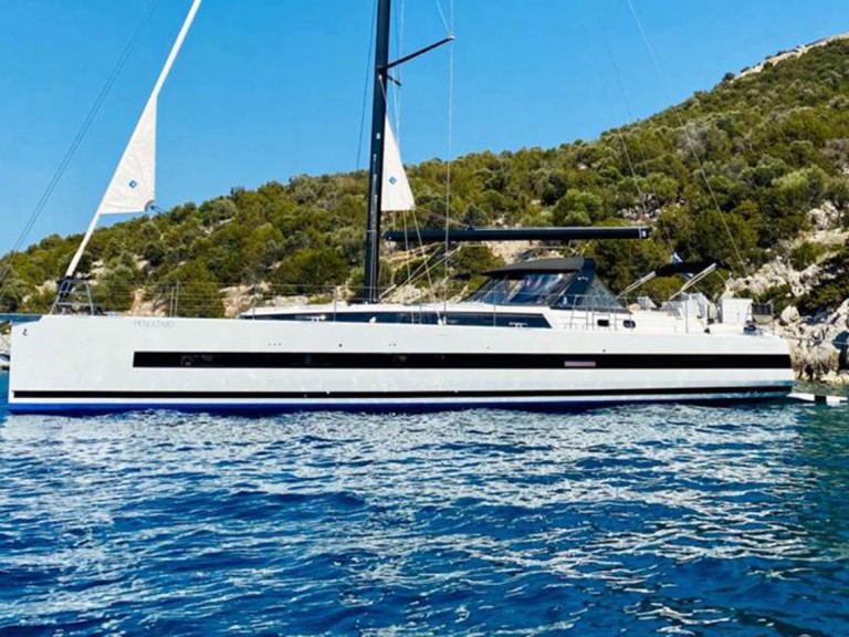 Rent a Bénéteau Oceanis Yacht 62 Alimos