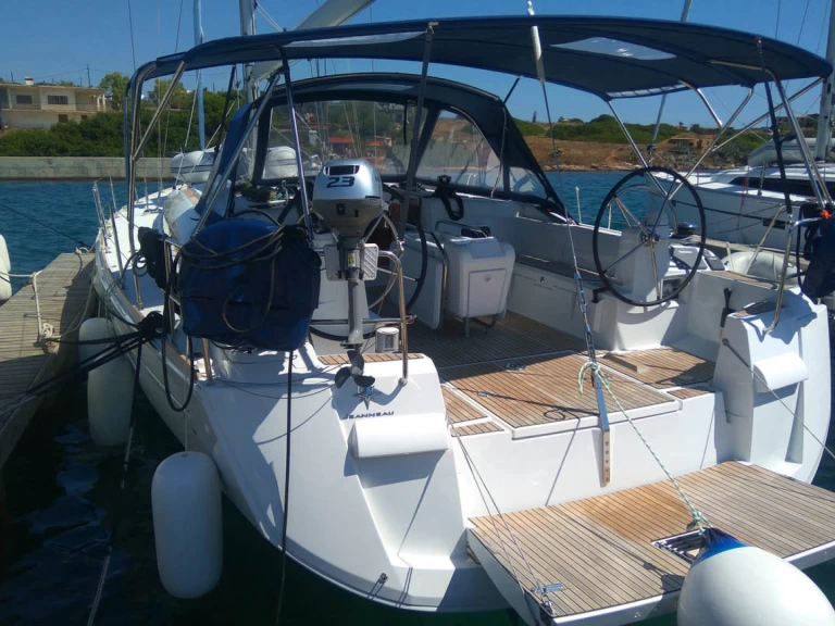 Sailboat rental in Alimos - Jeanneau Sun Odyssey 519