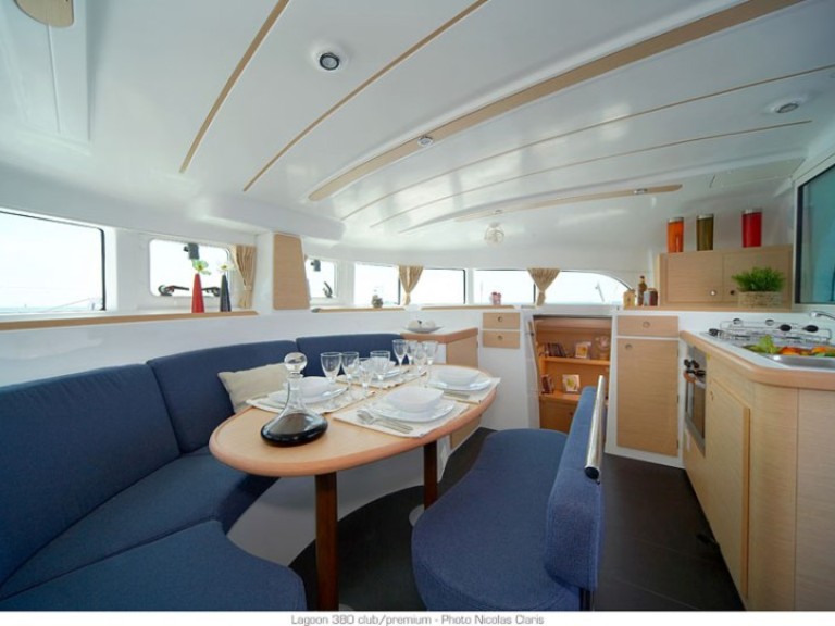 Catamaran rental in Vibo Marina - Lagoon Lagoon 380