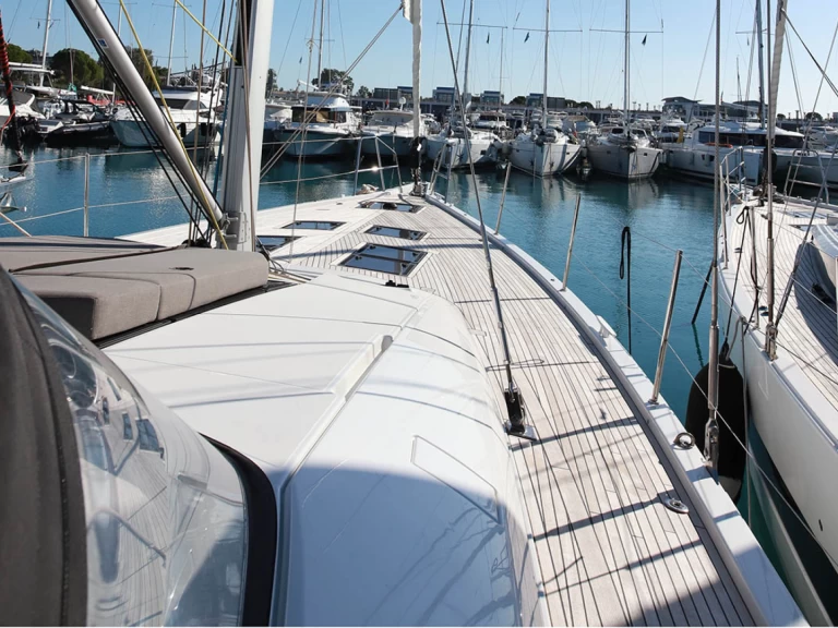 Sailboat rental in Alimos - Jeanneau Jeanneau 60