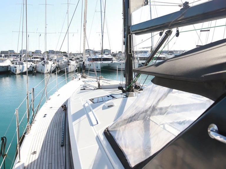 Boat rental Jeanneau Jeanneau 60 in Alimos on Samboat