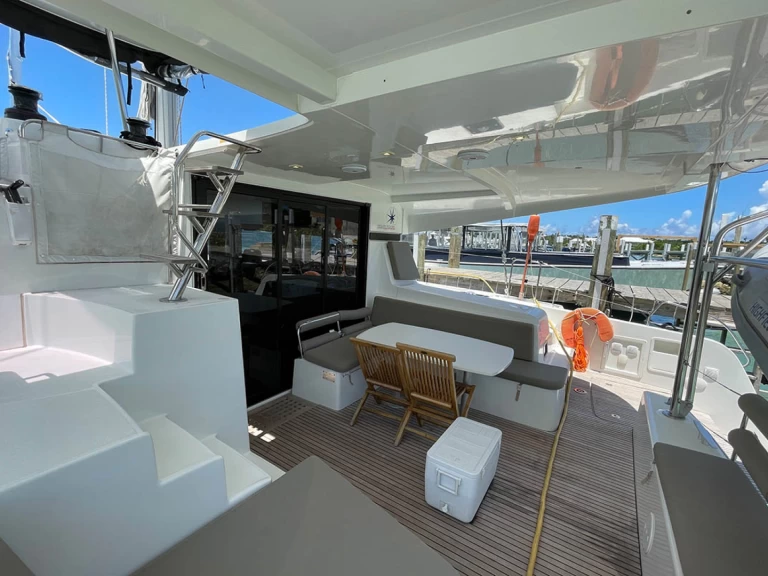 Catamaran rental in Alimos - Lagoon Lagoon 42