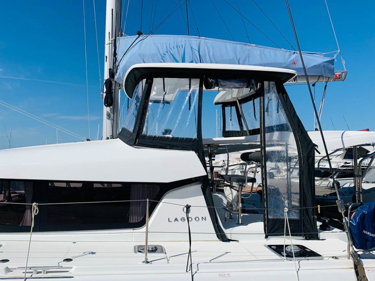 Catamaran rental in Alimos - Lagoon Lagoon 42