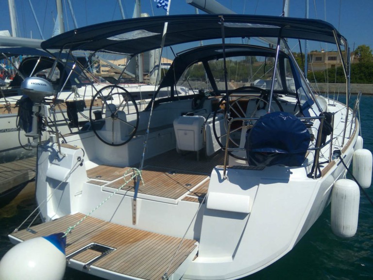 Jeanneau Sun Odyssey 519 in Alimos on SamBoat