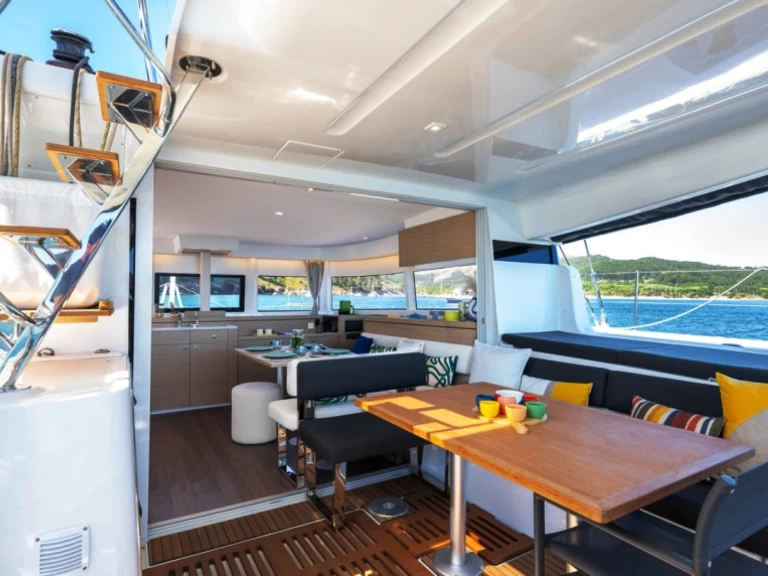 Catamaran rental in Nydri - Lagoon Lagoon 43