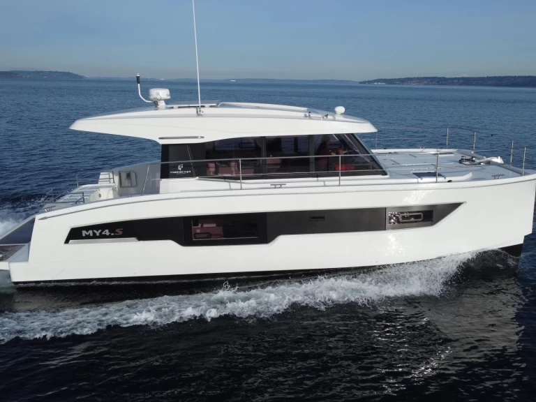 Catamaran rental with or without captain Fountaine Pajot Taranto