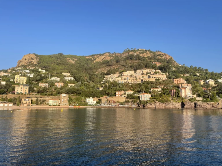 Bareboat Rental Motorboat Jeanneau with a boat licence