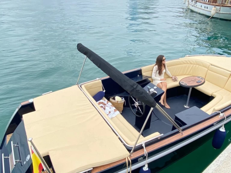 Bareboat Rental Motorboat Maxima with a boat licence