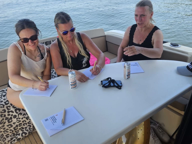 Bareboat Rental Motorboat Quicksilver with a boat licence