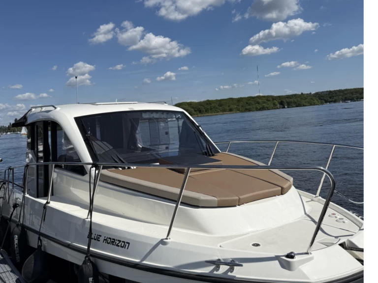Bareboat Rental Motorboat Quicksilver with a boat licence