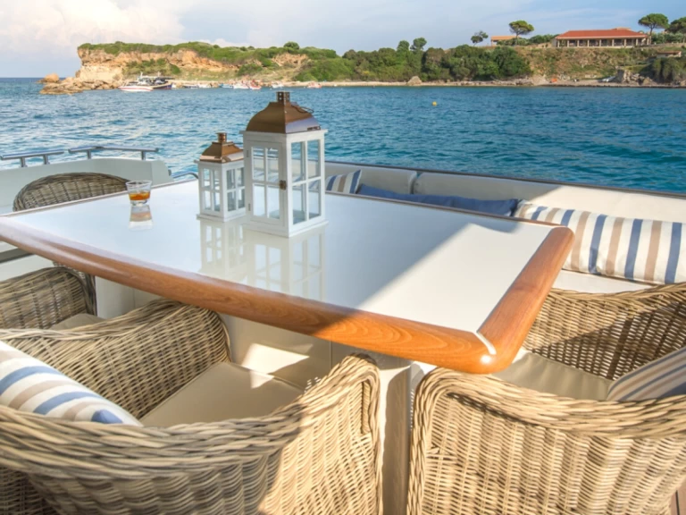 Rent a Ferretti Ferretti 80 Mykonos (City)