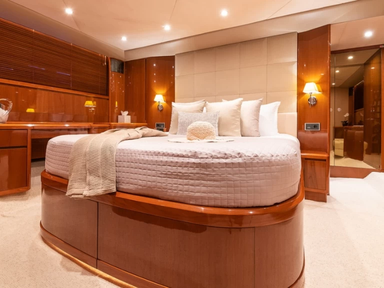 Luxury Yacht rental with or without captain Princess Mykonos (City)