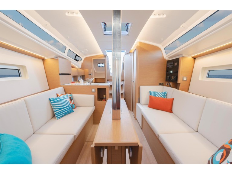 Sailboat for rent Salerno at the best price