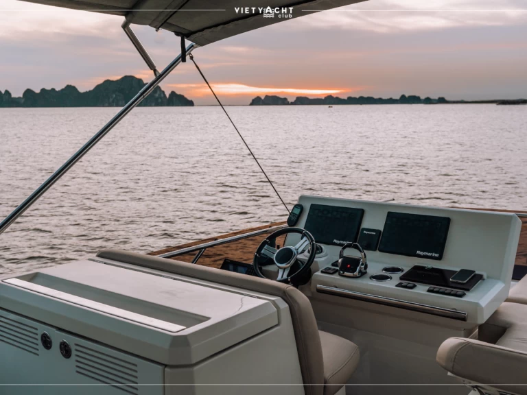 Motorboat rental in Hạ Long - Prestige Prestige 520 Fly
