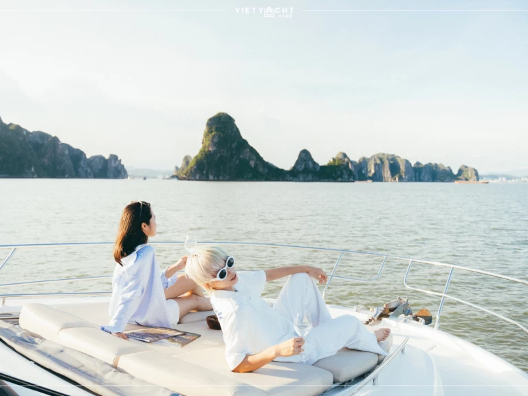 Motorboat rental with or without captain Prestige Hạ Long
