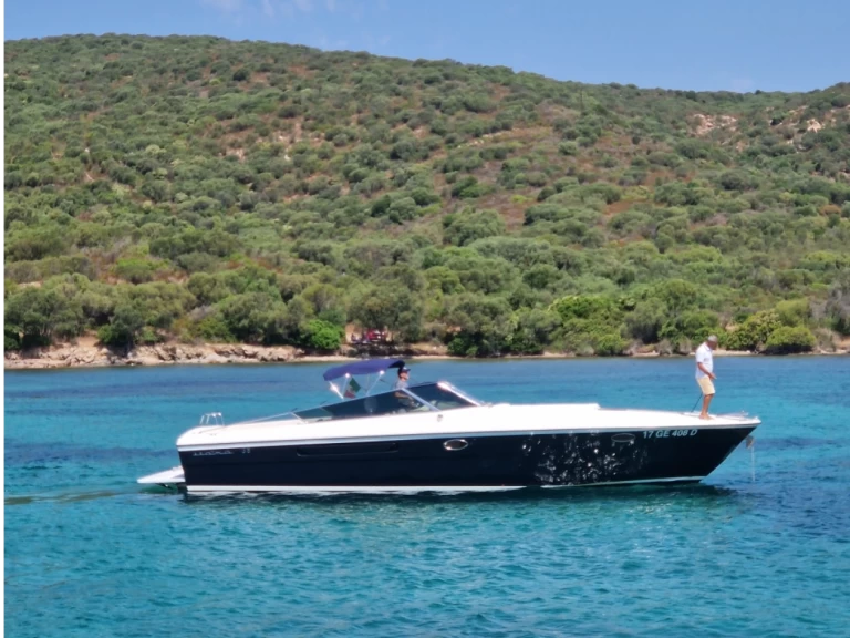 Bareboat Rental Motorboat Itama with a boat licence