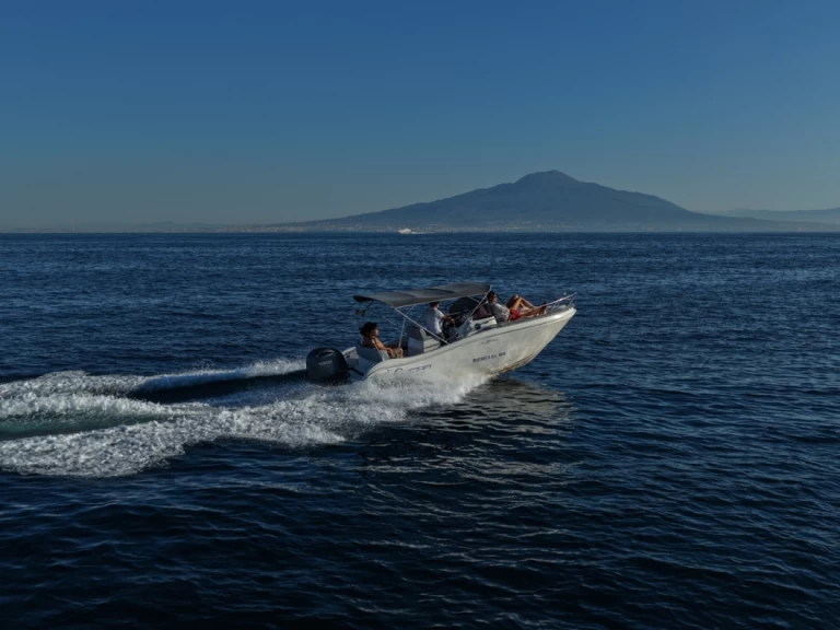 Motorboat for rent Sorrento at the best price
