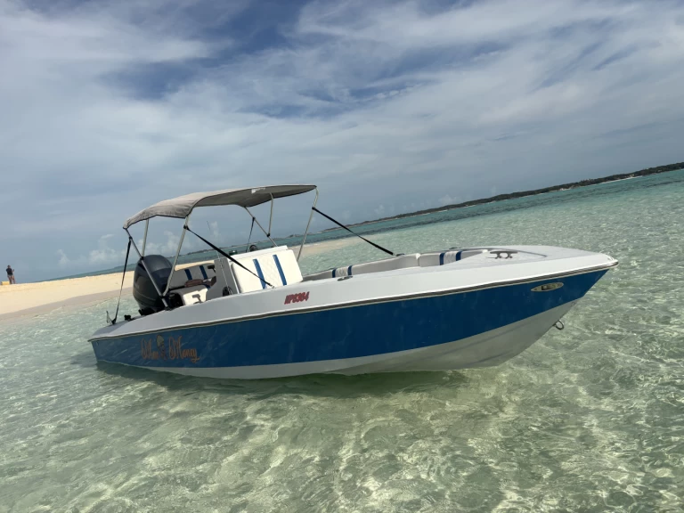 Yacht charter Nassau cheap Paramount 21