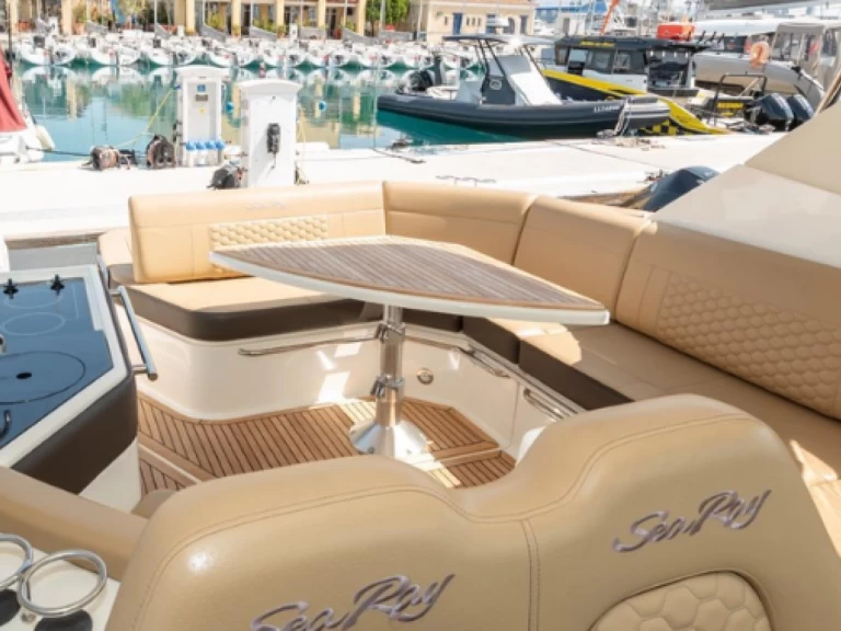 Sea Ray Sundancer 320 in Ayia Napa on SamBoat