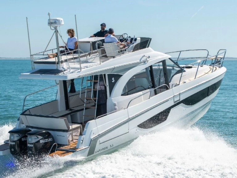 Motorboat rental in Ajaccio - Bénéteau ANTARES 11 OB FLY