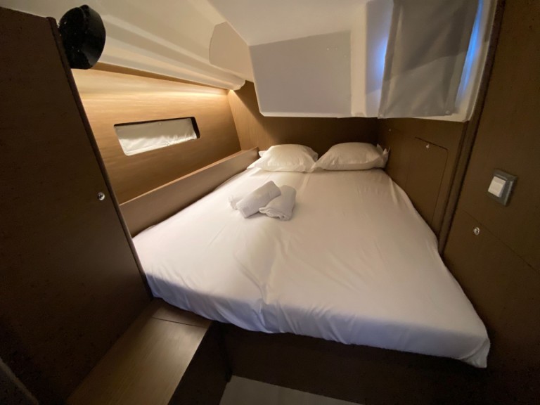 Sailboat rental with or without captain Bénéteau Ajaccio