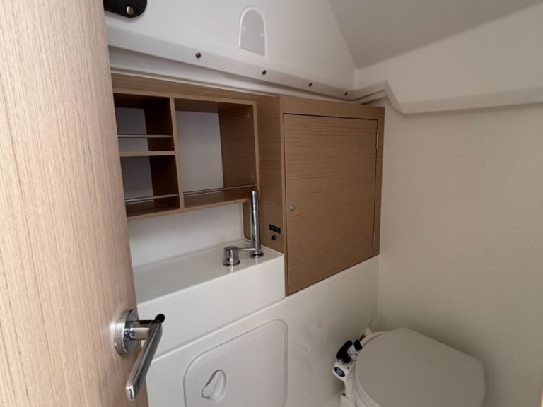 Yacht charter Ajaccio cheap Oceanis 30.1