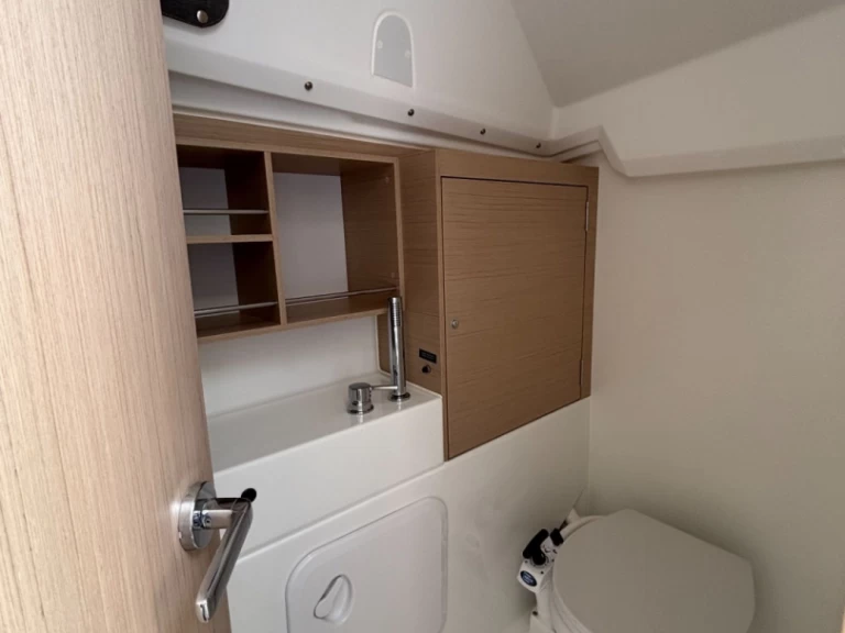 Yacht charter Ajaccio cheap Oceanis 30.1